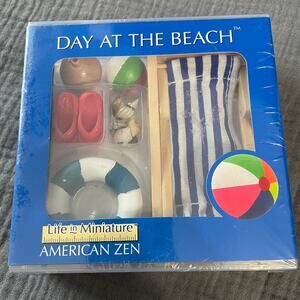 NEW Toysmith DAY AT THE BEACH-Life in Miniature
